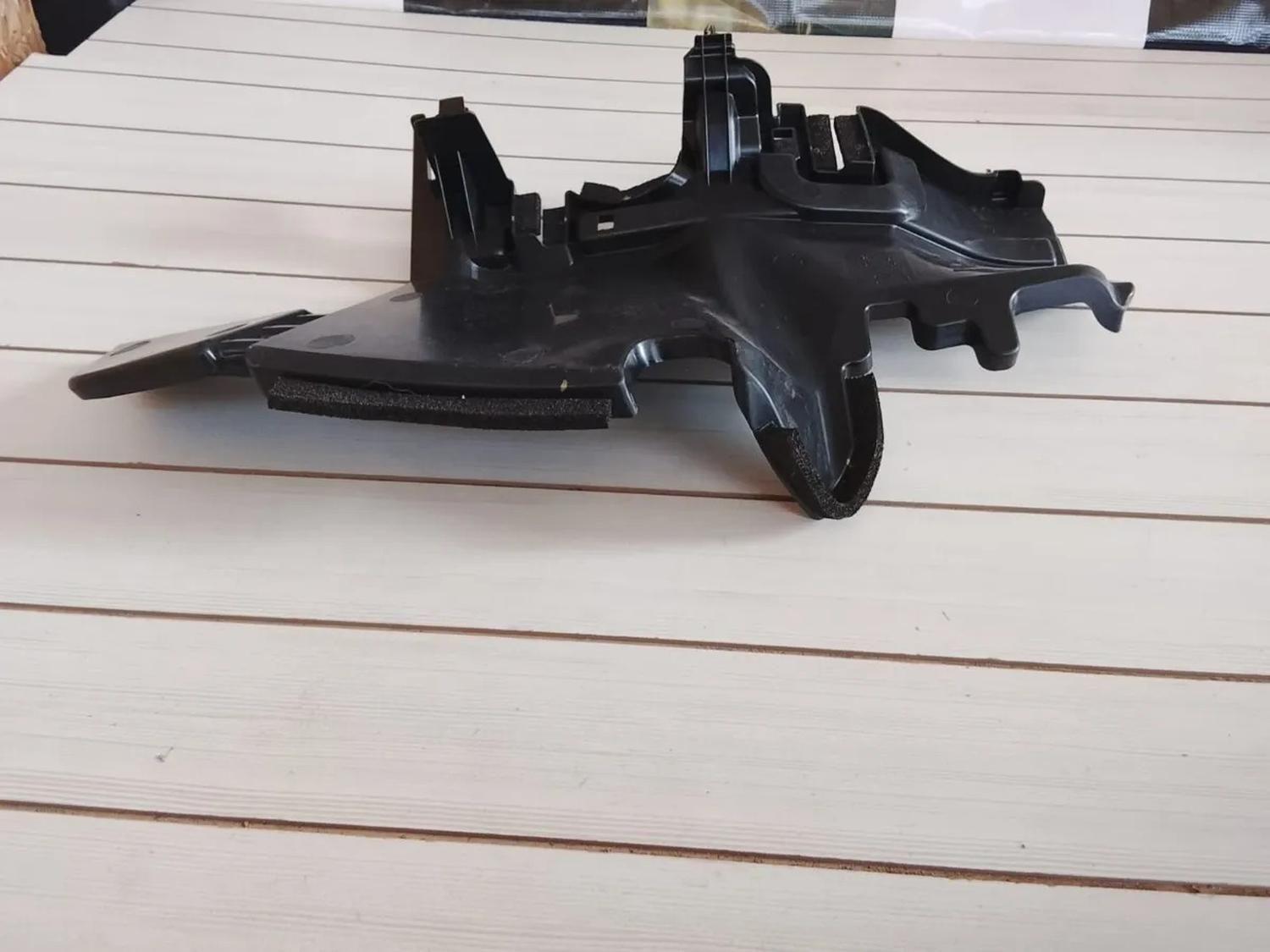 Deflector Lateral Derecho Radiador Toyota Hilux 16/20 Negro-8