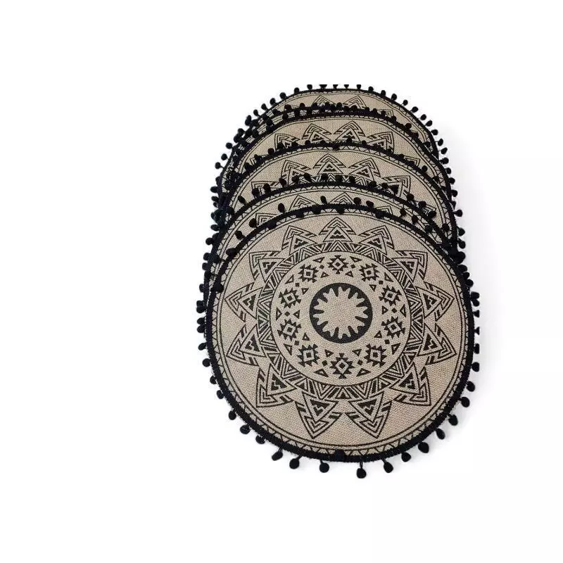 INDIVIDUALES DE MESA CON DECORACION DE POMPONES-2