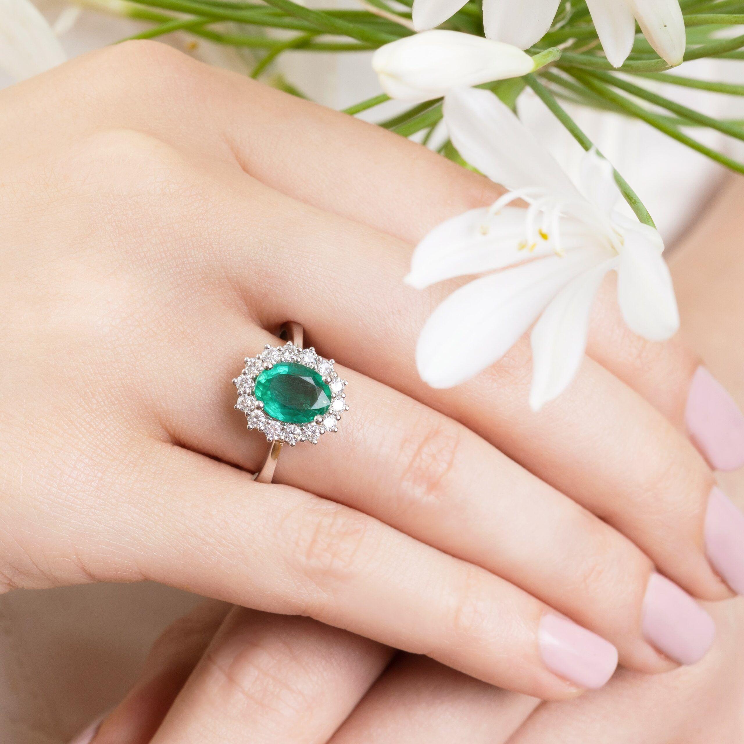 Anillo Oro Blanco 18K Esmeralda Roseta 1.60Ct + 0.52Ct #14-2