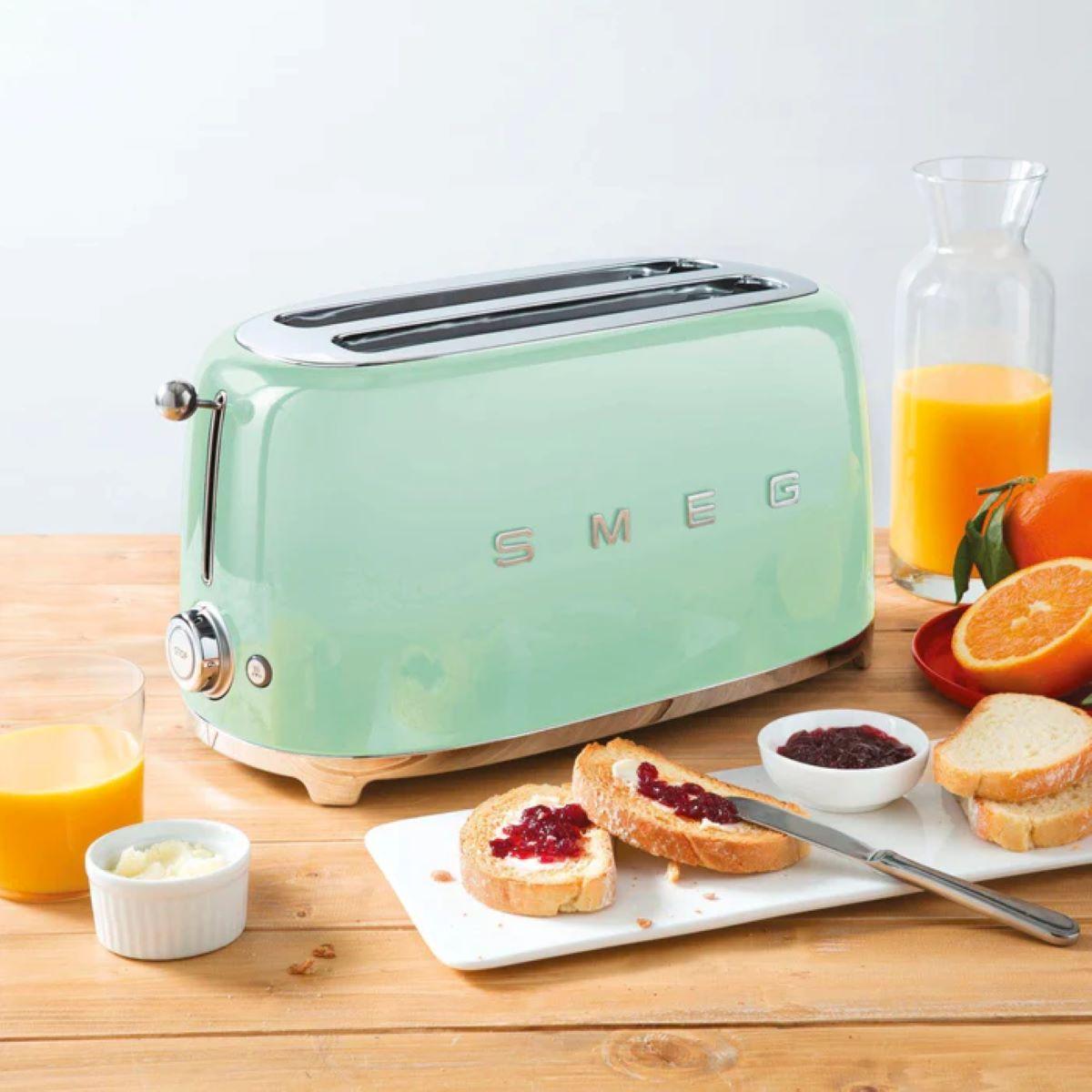 Tostador Smeg 4 panes Verde Agua modelo TSF02PGEU-2