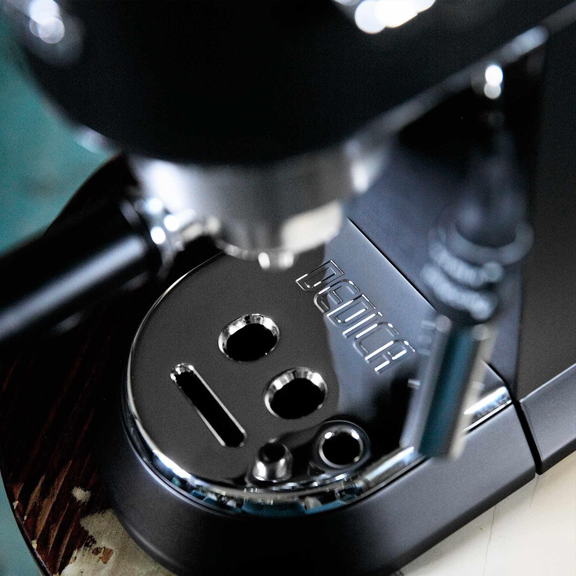 Cafetera DeLonghi Dedica Negro EC 685 BK-7