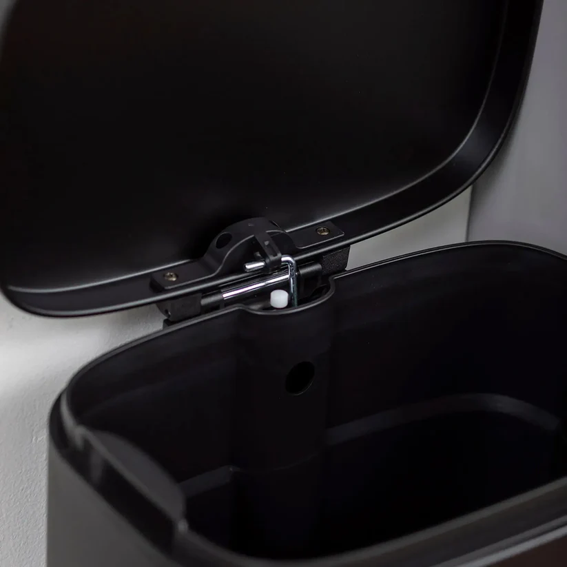 Basurero 30L con Pedal Negro Mate Simple Cook-3