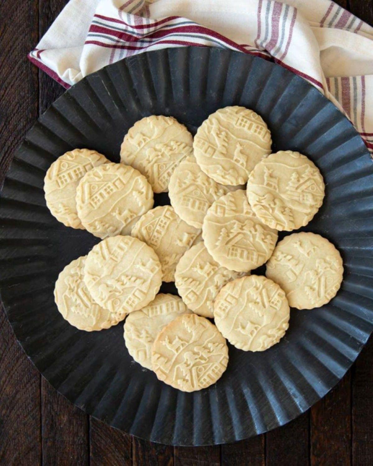 Woodland Cottage Embossed Rolling Pin Nordic Ware-3