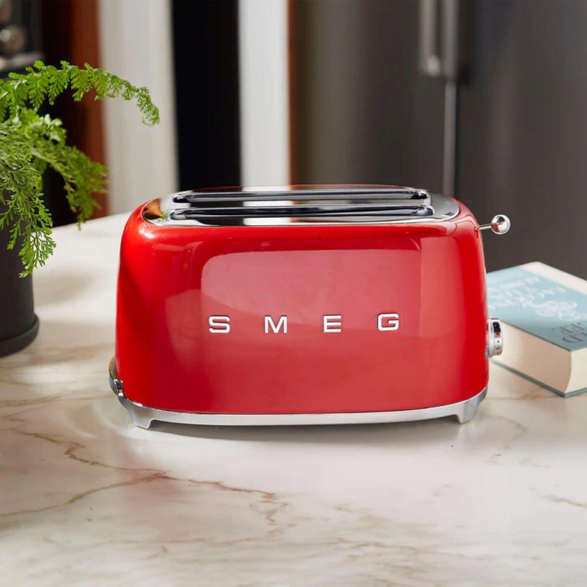 Tostador Smeg 4 panes Rojo modelo TSF02RDEU-5