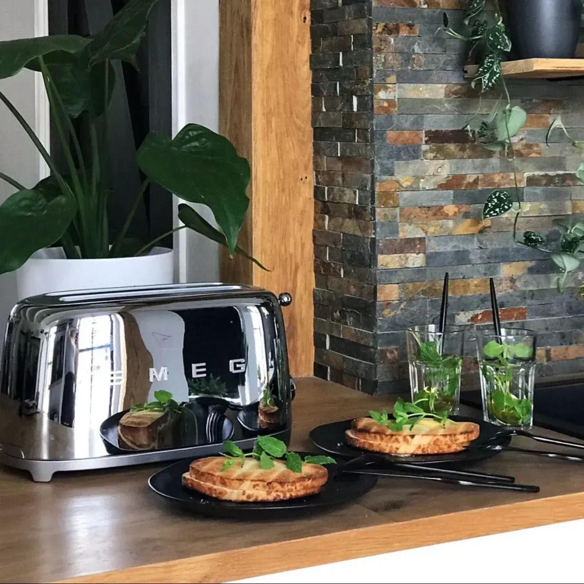 Tostador Smeg 4 panes Acero modelo TSF02SSEU-5