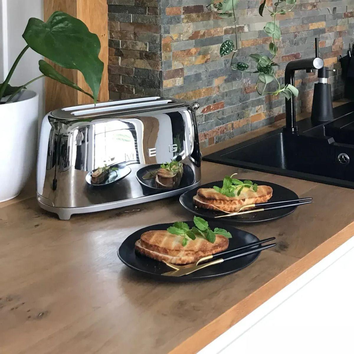 Tostador Smeg 4 panes Acero modelo TSF02SSEU-7