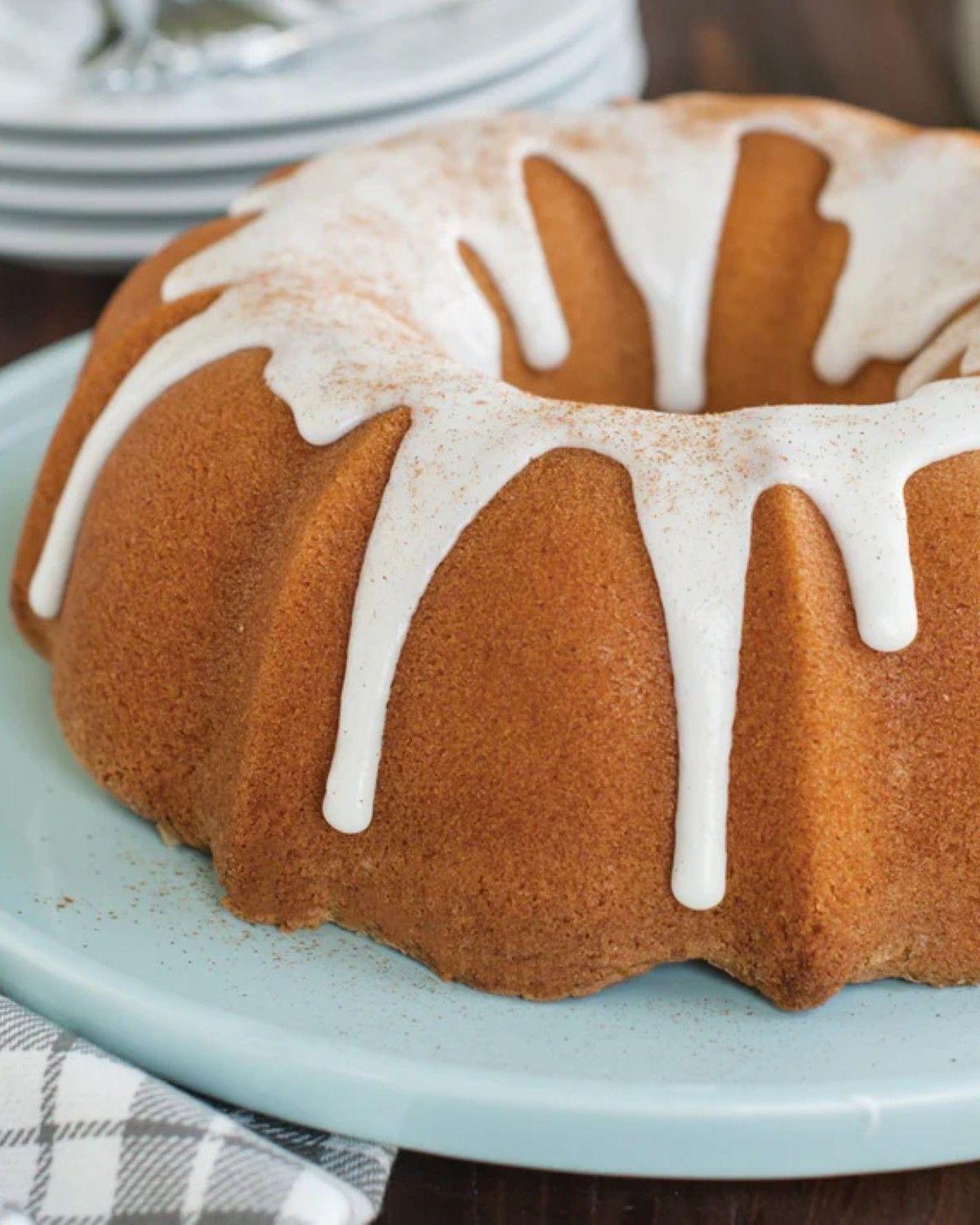 ProForm Anniversary Bundt Pan with Handles Nordic Ware-1