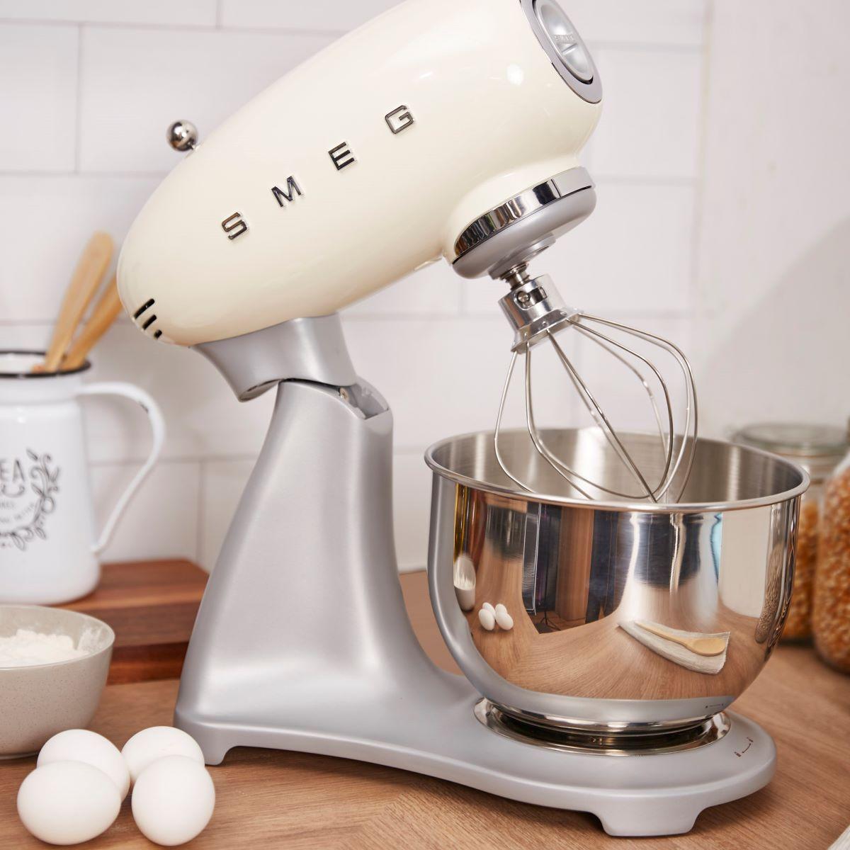Batidora Smeg Stand Mixer Crema modelo SMF02CREU-5