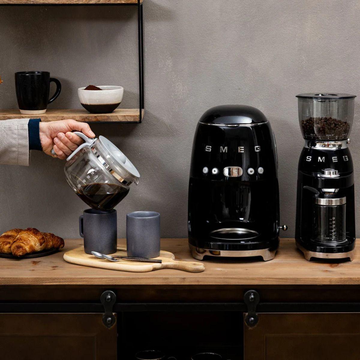 Cafetera de goteo Smeg Negra-2