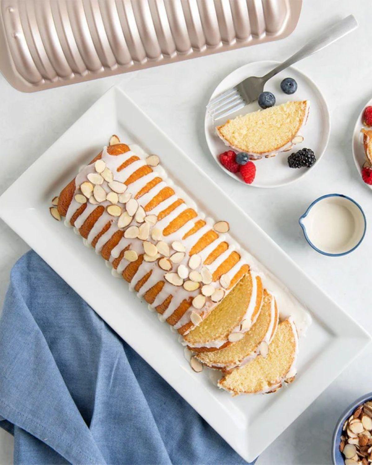 Cinnamon Bread & Almond Loaf Pan Nordic Ware-2