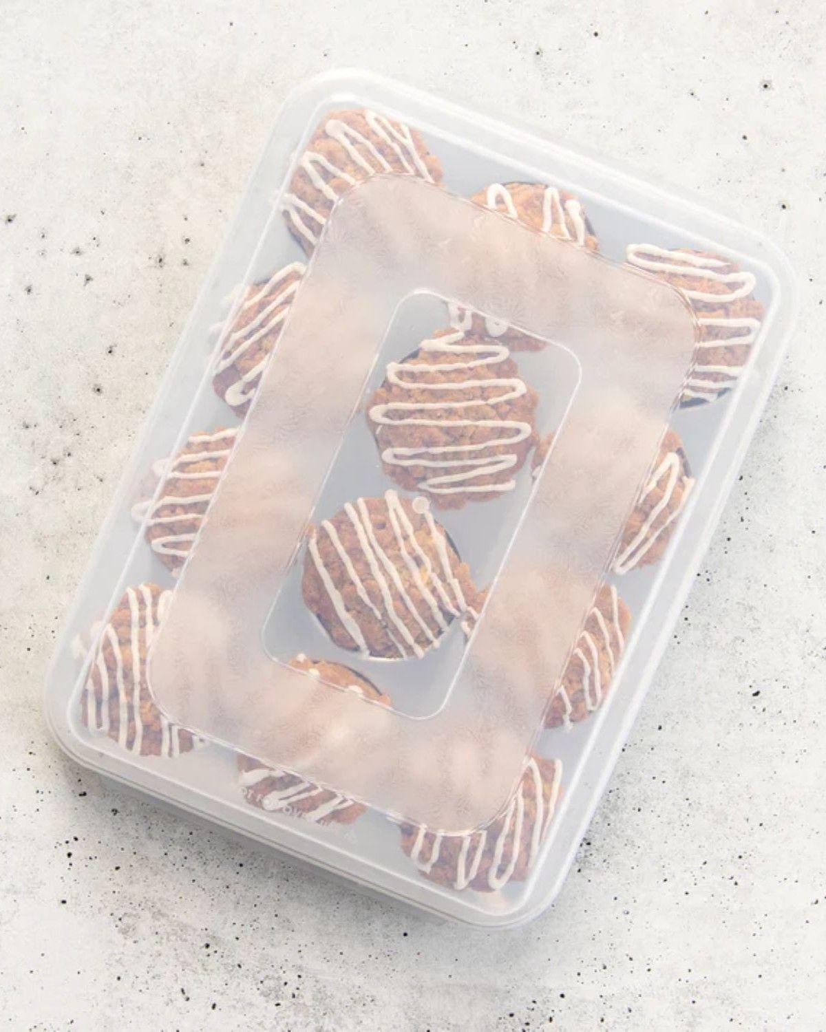 Molde Naturals 12 Cavity Muffin Pan Nordic Ware-2