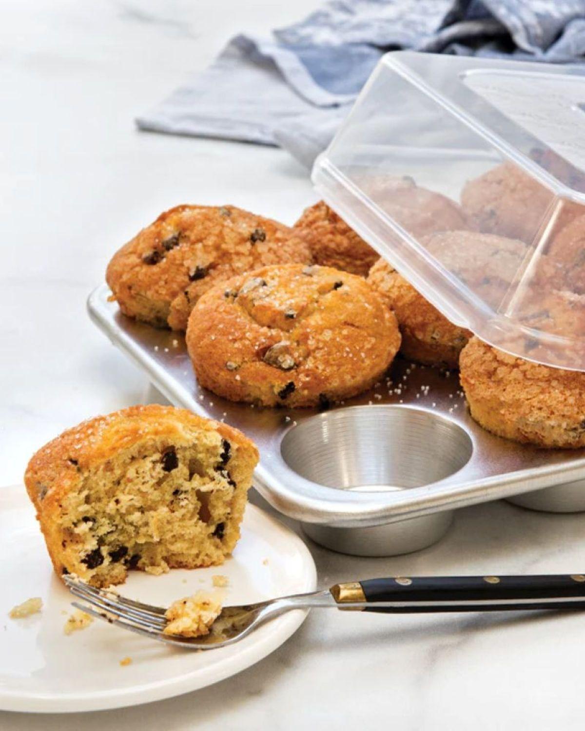 Molde Naturals 12 Cavity Muffin Pan Nordic Ware-4