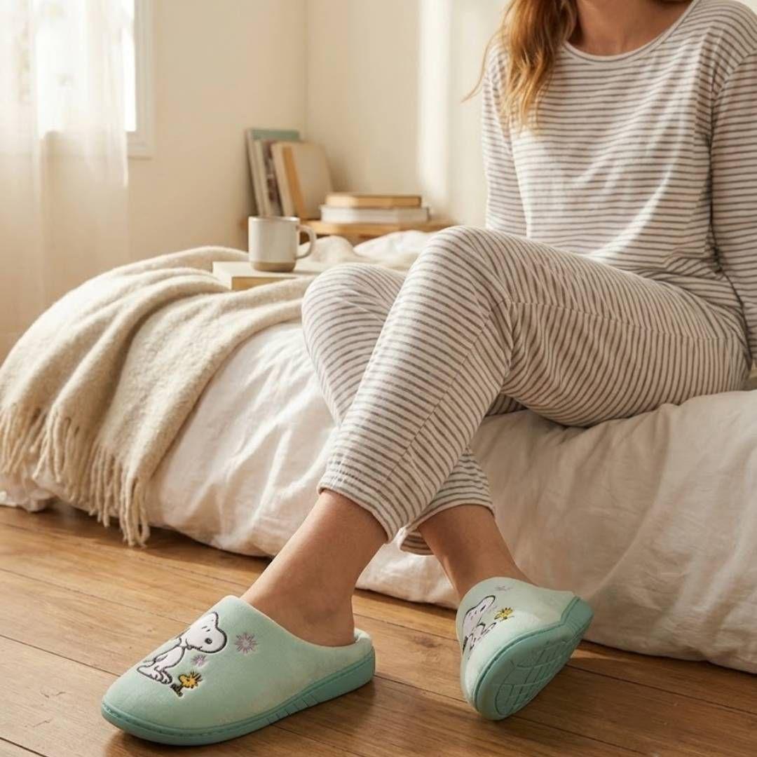 Pantuflas Snoopy Mujer | Suavidad y Alegría para Tu Hogar-3