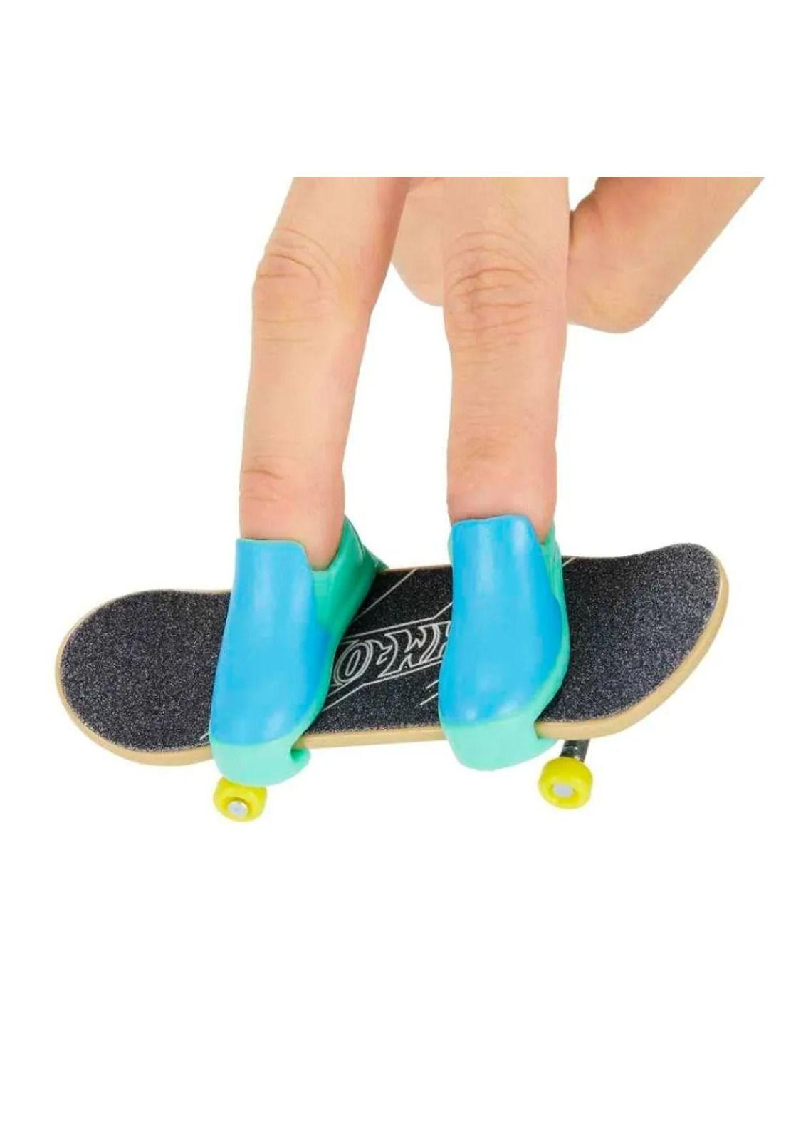 Hot Wheels Patineta de Skate con Tenis Aleatorio-2