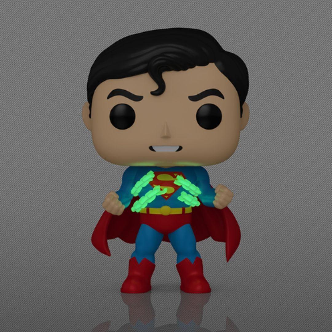 Funko Pop DC Superman Rompiendo cadenas Glow 615 Protector-1