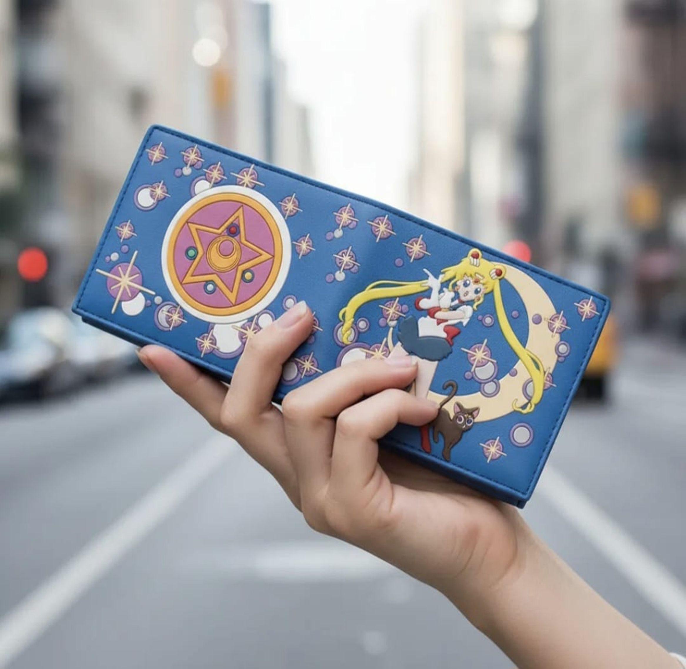 BILLETERA ENGOMADA SOFT SAILOR MOON AZUL-5