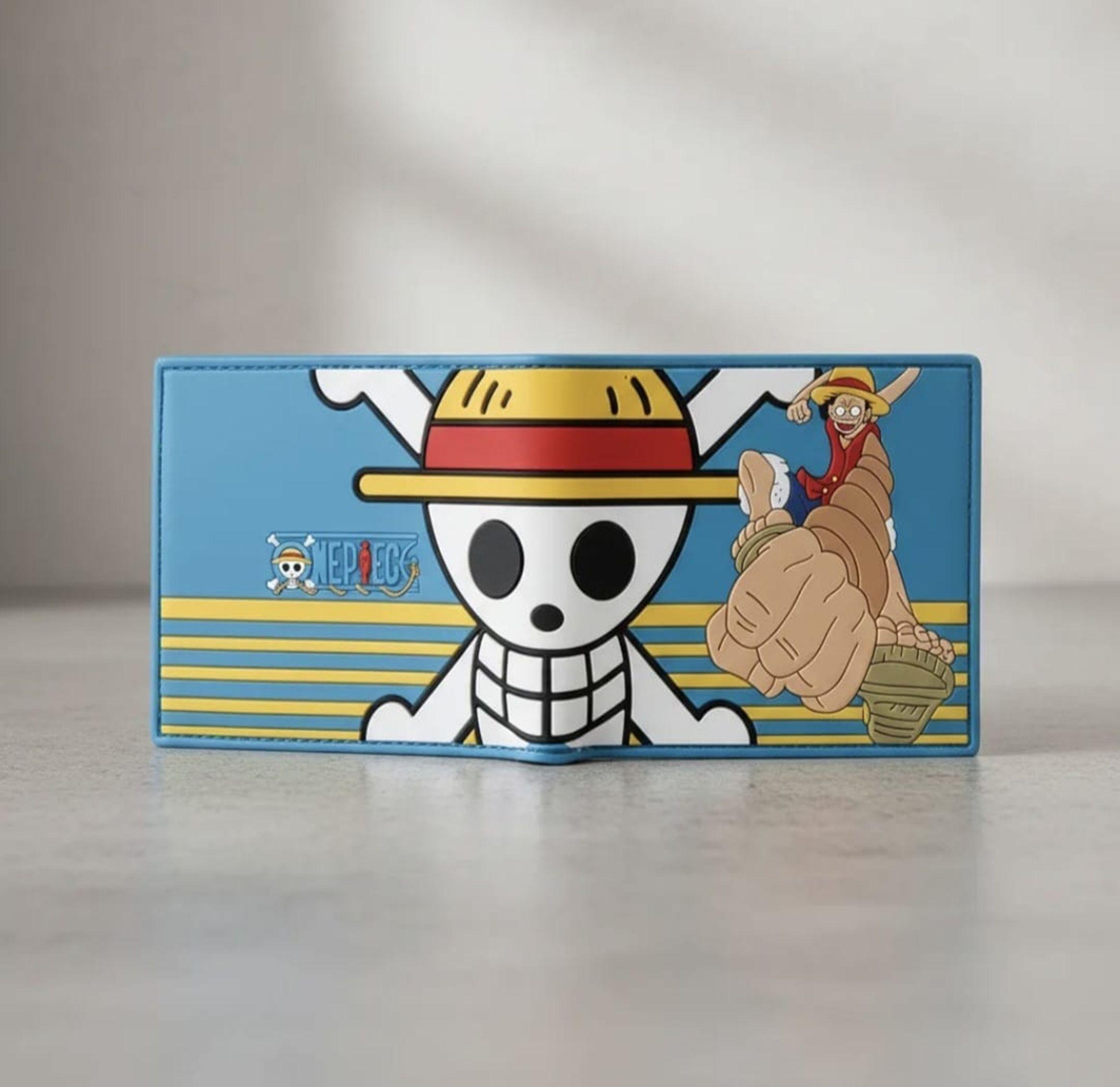 BILLETERA ENGOMADA SOFT ONE PIECE CELESTE-3