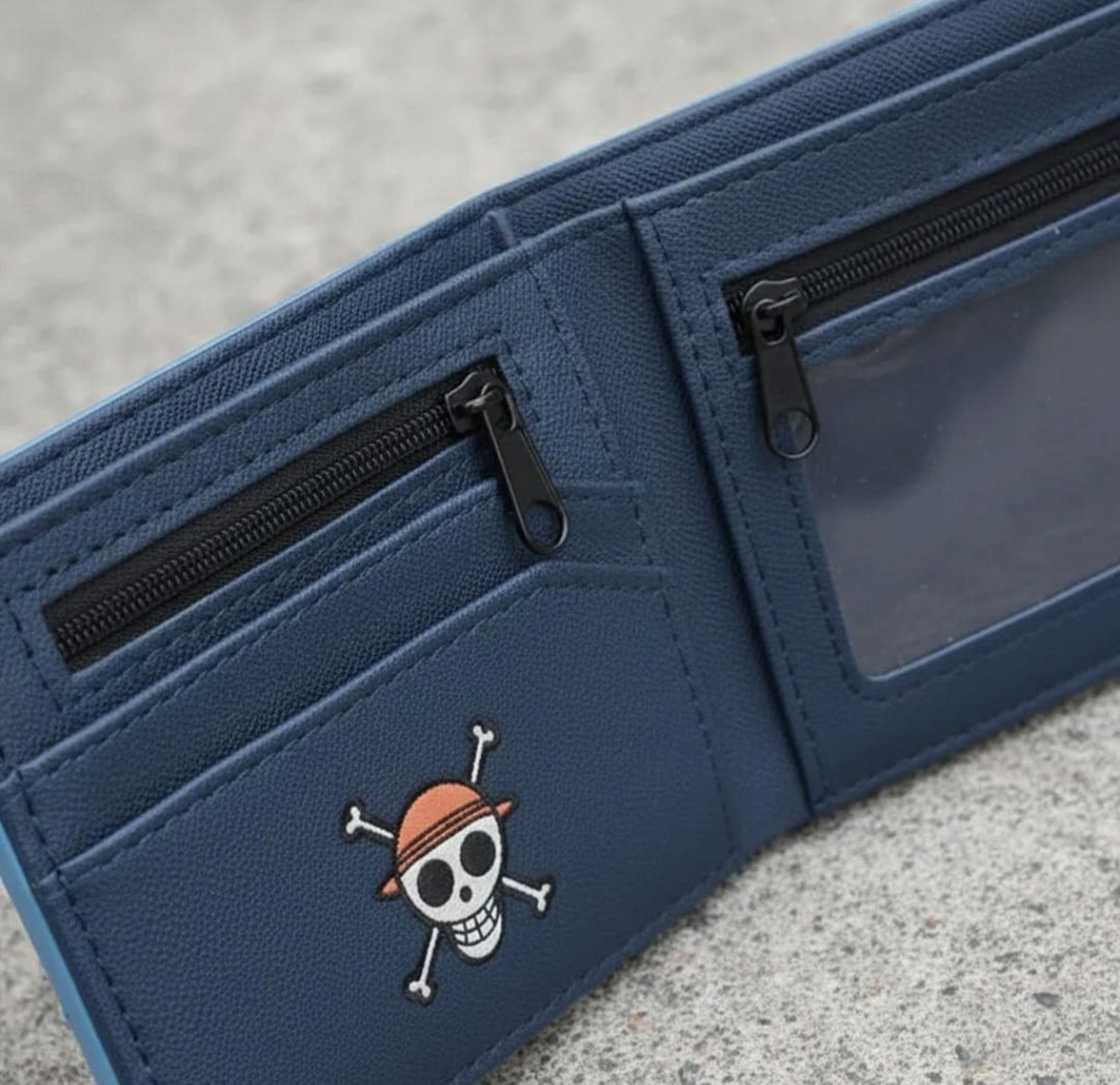 BILLETERA ENGOMADA SOFT ONE PIECE CELESTE-6