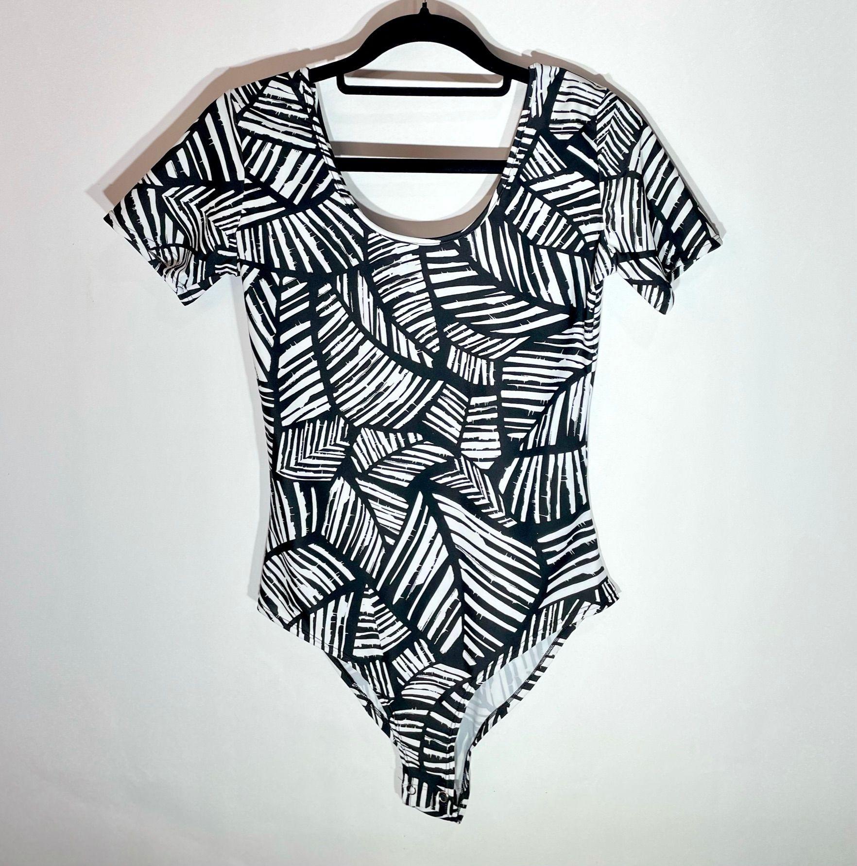 Body Mujer Manga Corta Hojas Blanco Negro-1