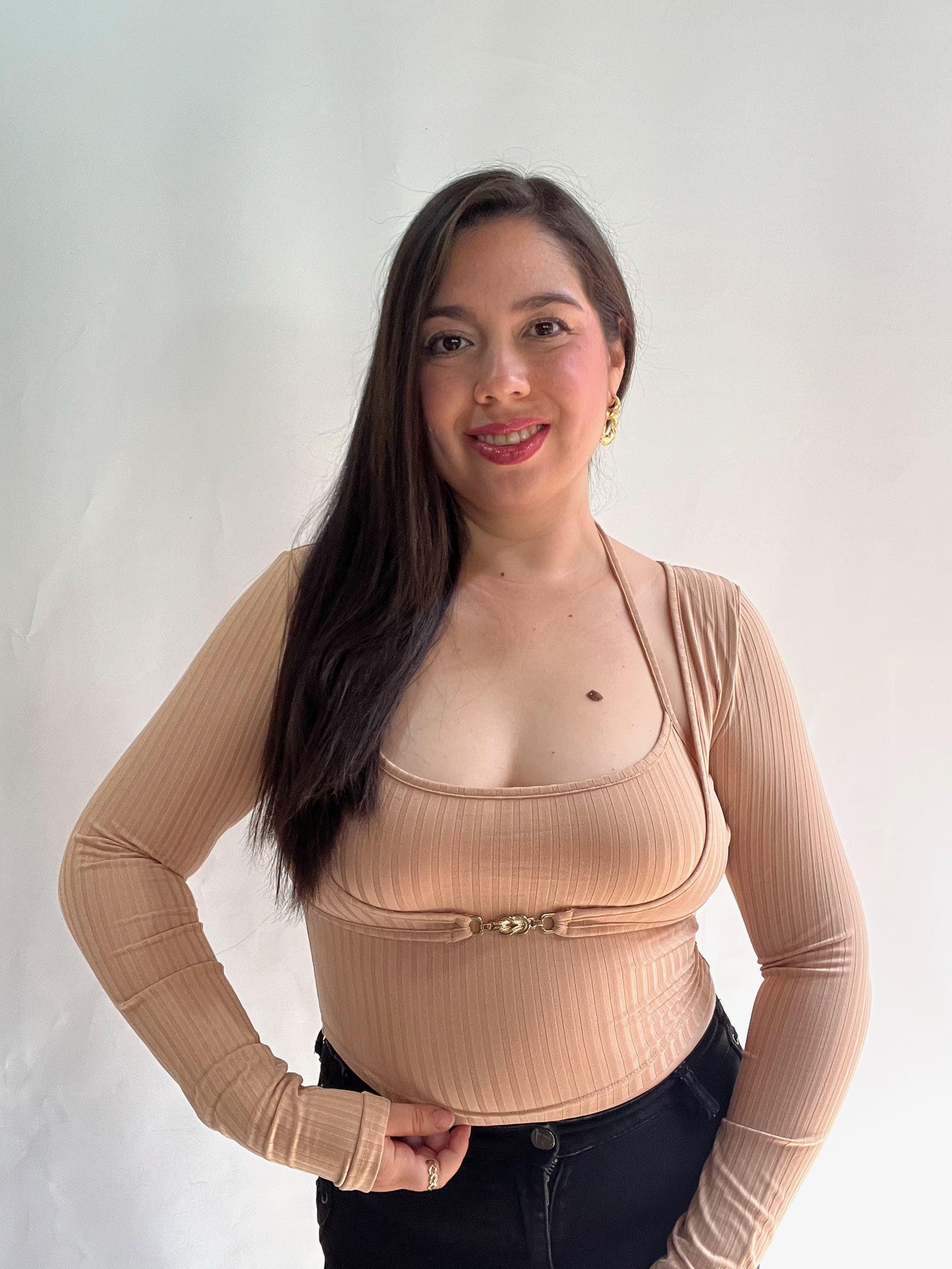 Polera Mujer Beige Manga Larga Elegante con Broche Dorado-2