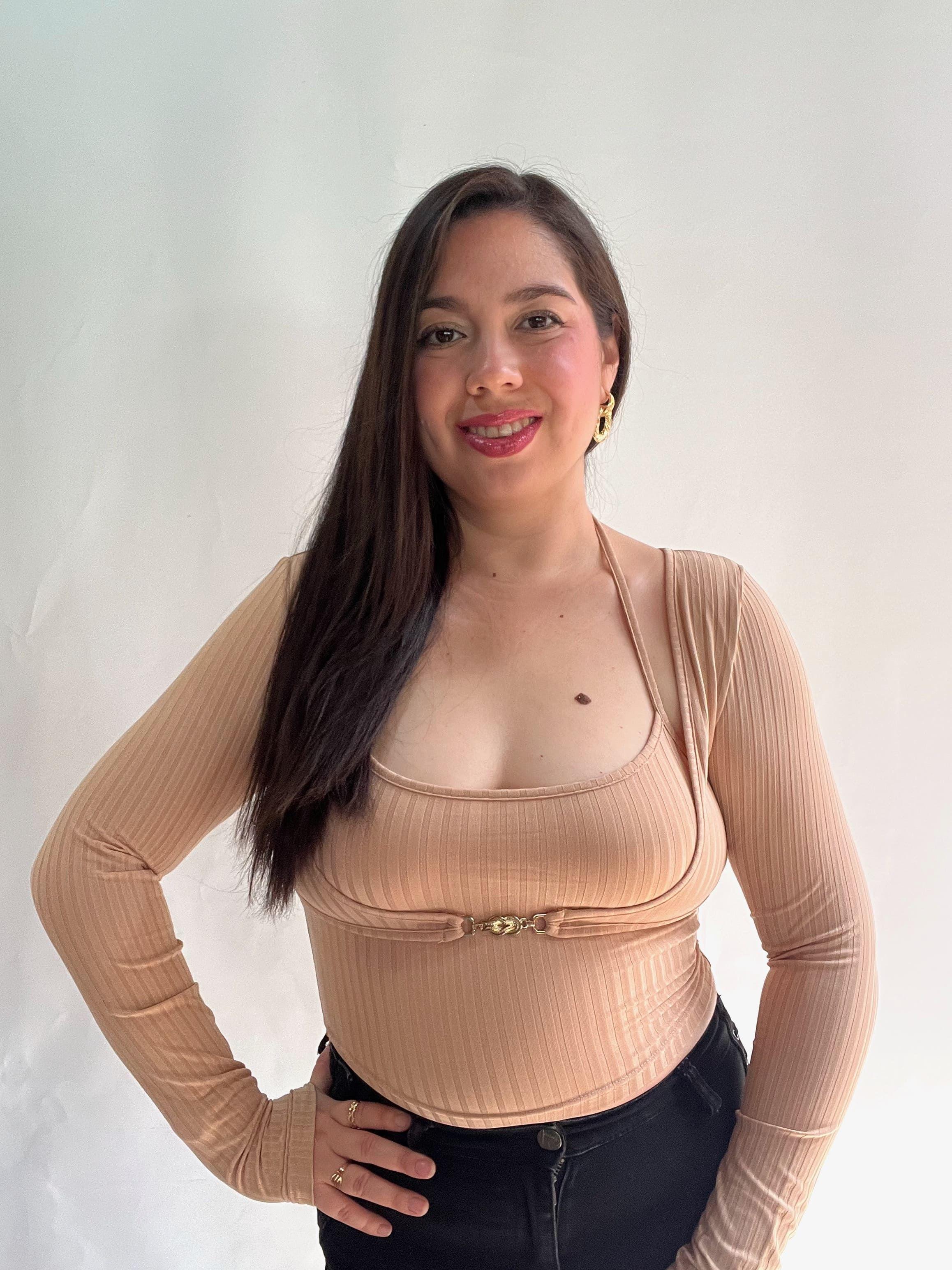 Polera Mujer Beige Manga Larga Elegante con Broche Dorado-5