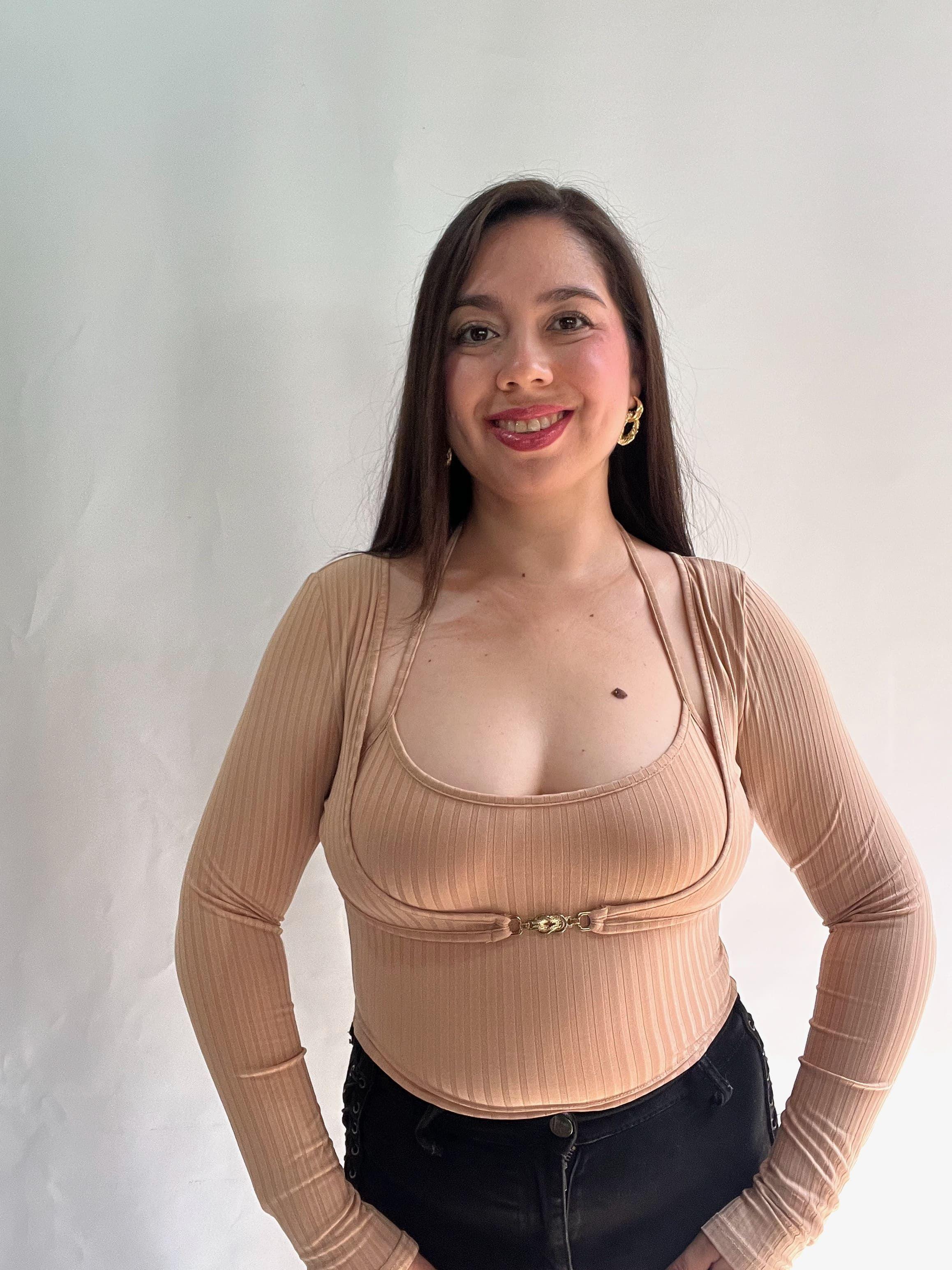 Polera Mujer Beige Manga Larga Elegante con Broche Dorado-6