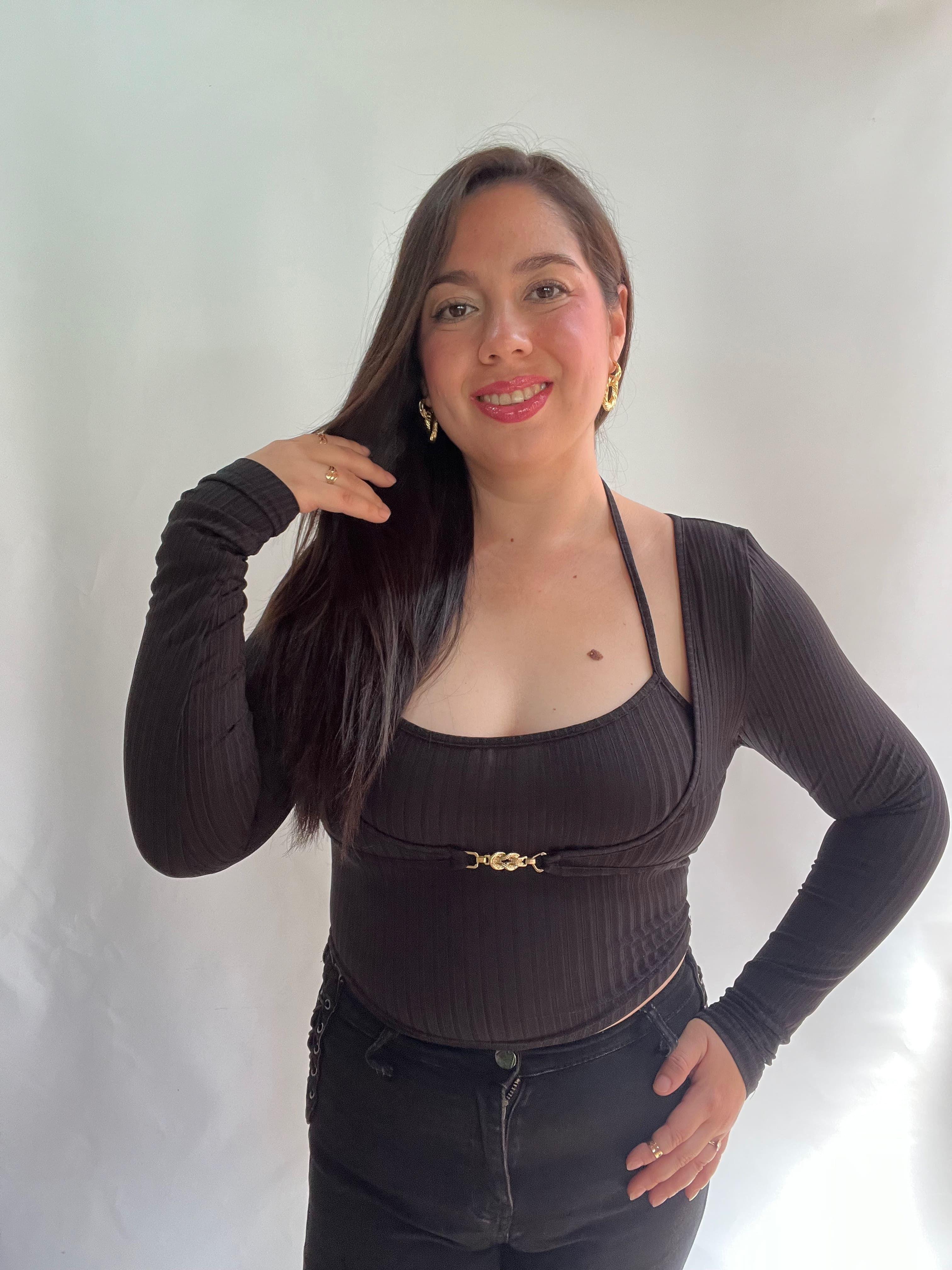 Polera Mujer Negra Manga Larga Elegante con Broche Dorado-4