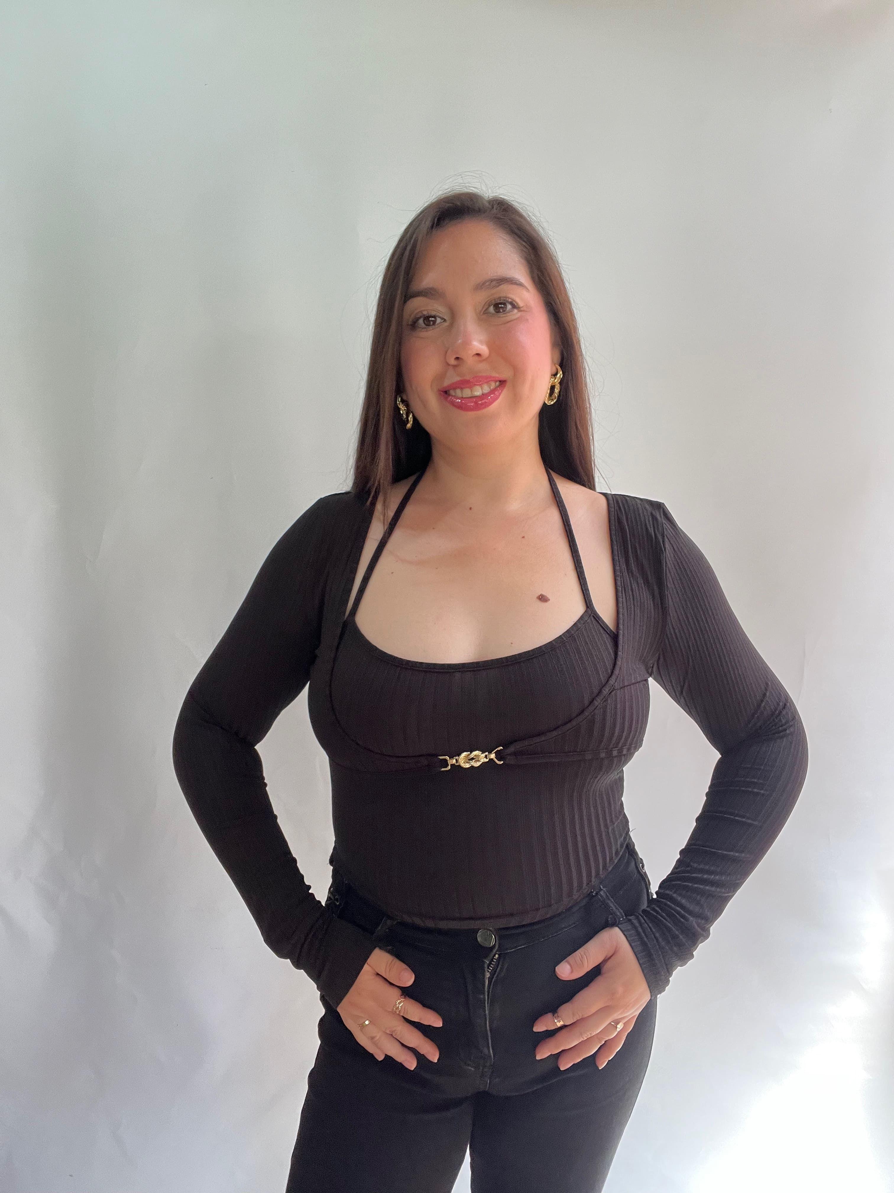 Polera Mujer Negra Manga Larga Elegante con Broche Dorado-6