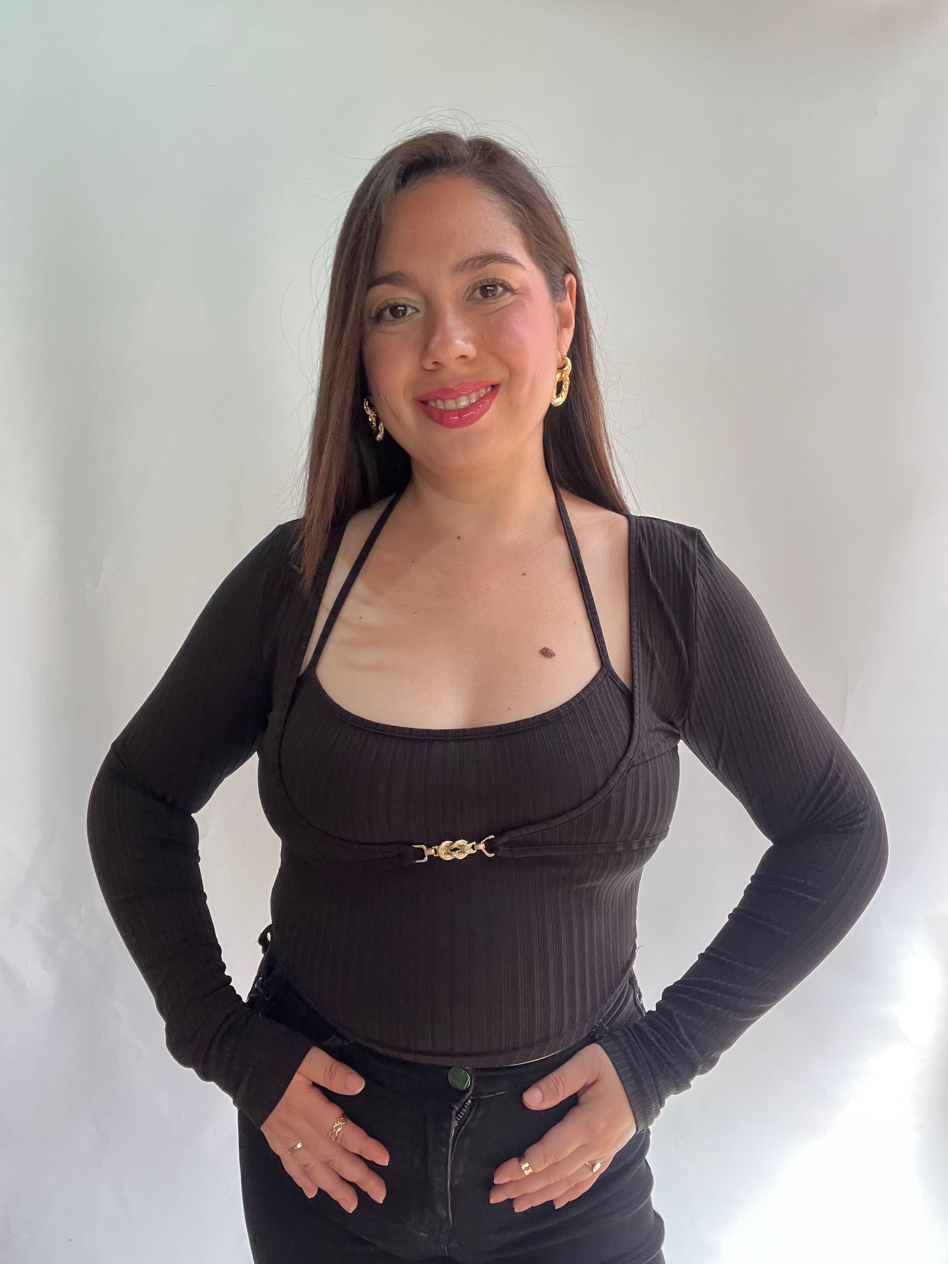 Polera Mujer Negra Manga Larga Elegante con Broche Dorado-9