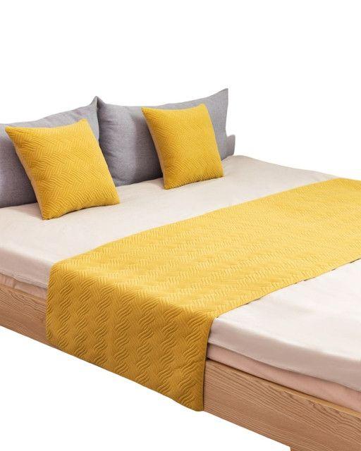 JUEGO DE PIECERA DE CAMA CON 2 FUNDAS MODELO PLUSH AMARILLO-2