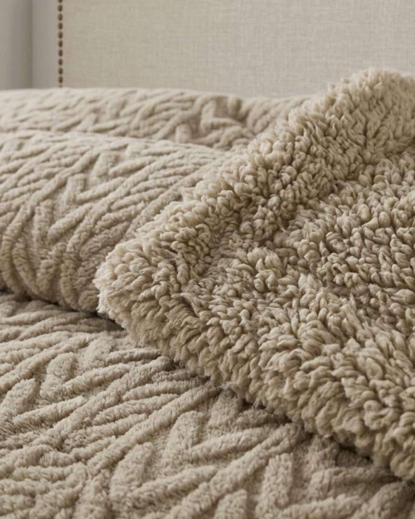 COBERTOR ELEGANTE DE INVIERNO CON CHIPORRO KING13-1