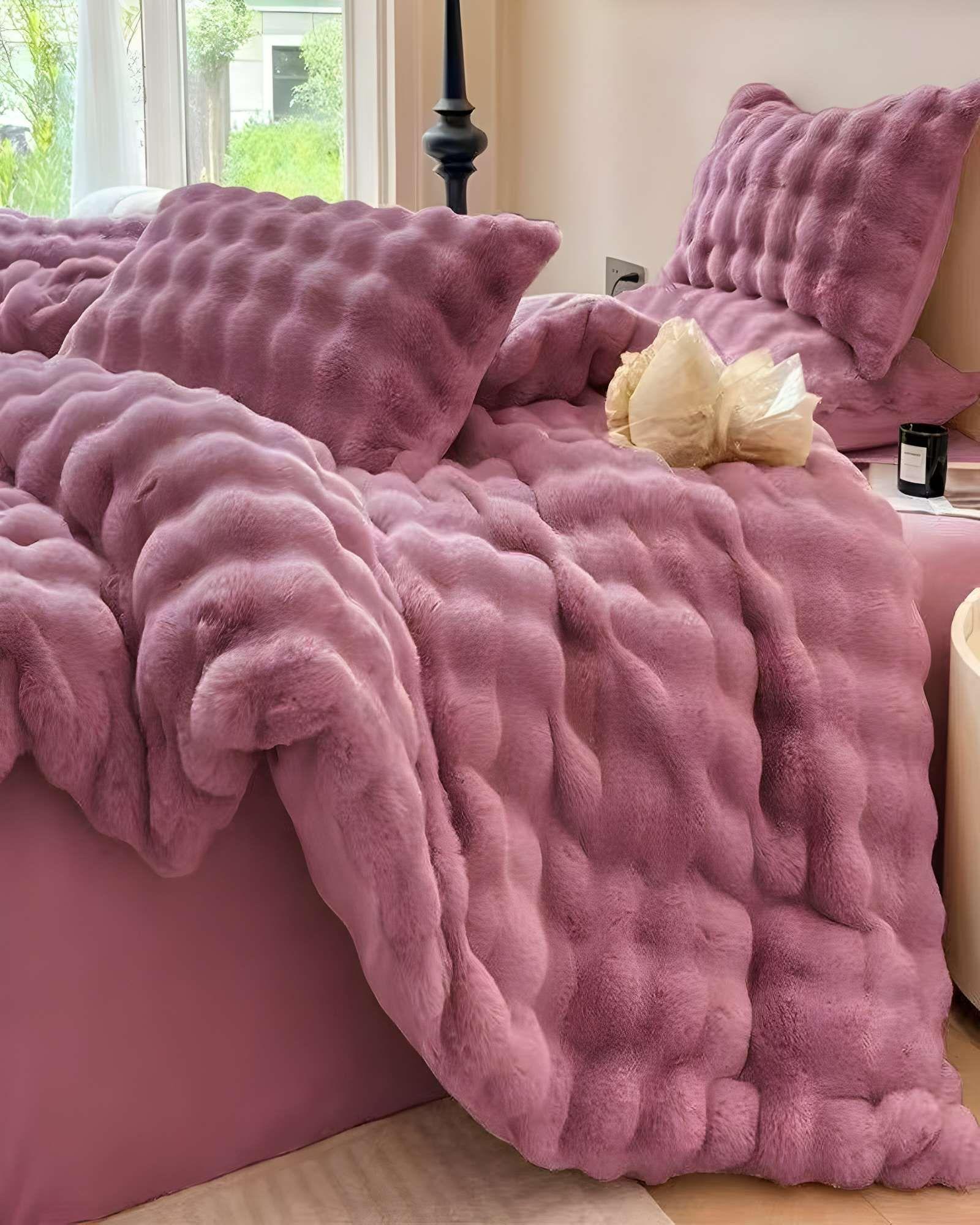 COBERTOR 2 PLAZAS IMITACION DE PIEL DE CONEJO CON CHIPORRO VIOLETA-2