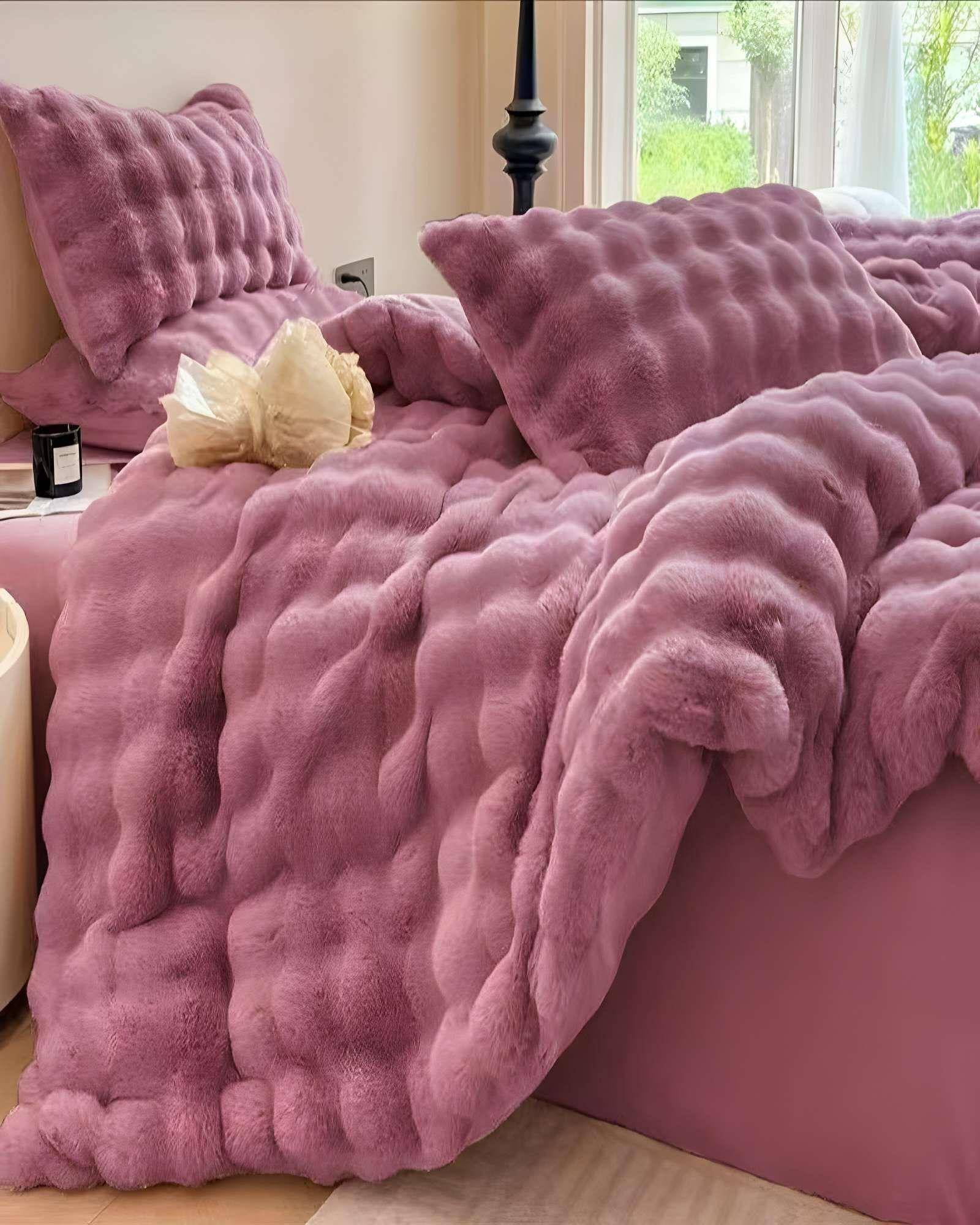 COBERTOR 2 PLAZAS IMITACION DE PIEL DE CONEJO CON CHIPORRO VIOLETA-3