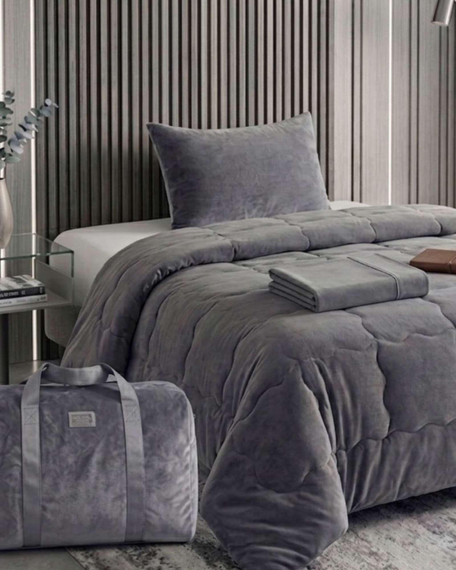 Juego De Dormitorio Premium Velvet Cubrecama Sábana Bajera Y Bolso Plaza y Media 180x230 cm -0