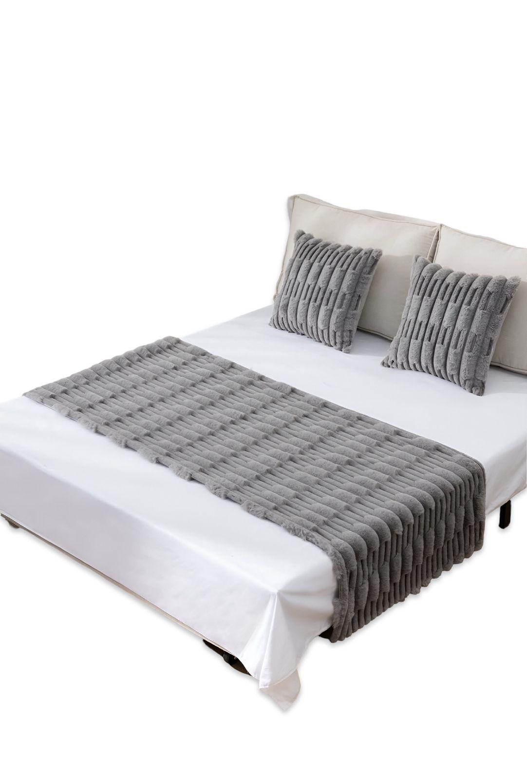 JUEGO DE PIECERA DE CAMA MAS 2 COJIN CON FUNDAS MODELO BAMBÚ GRIS-1