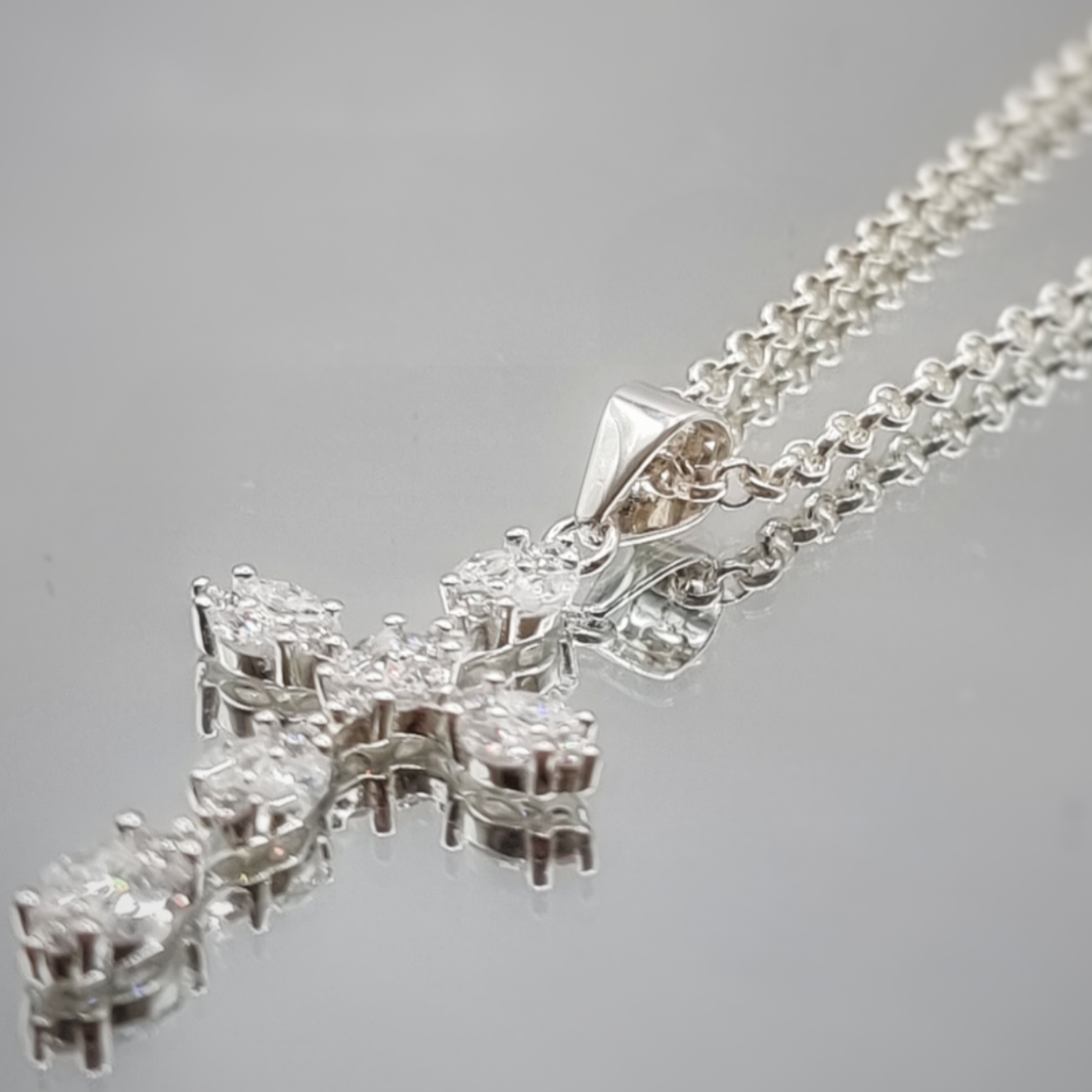 Collar Cruz en Plata 925 con Circones Brillantes -1