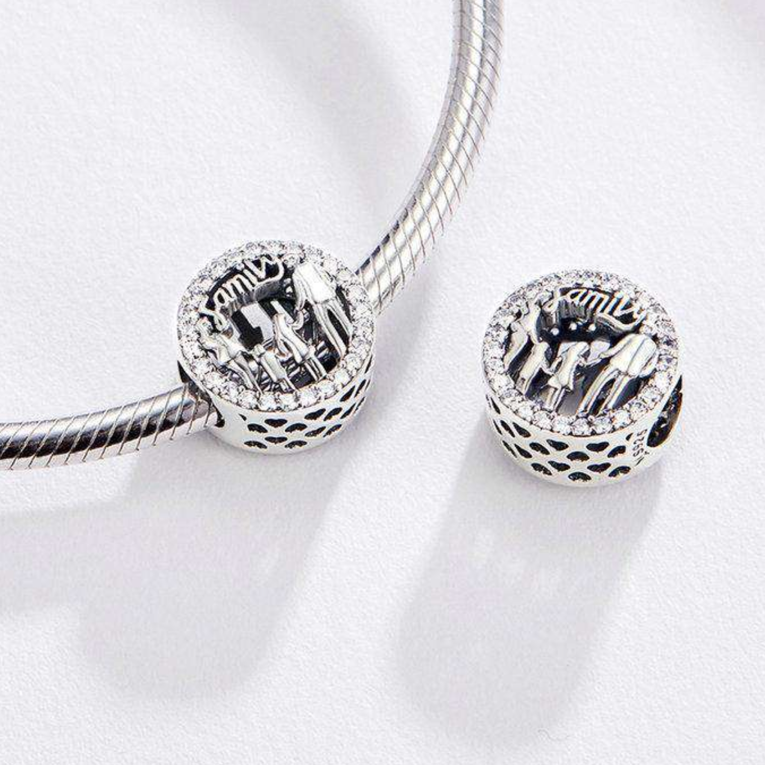 Charm Familia en Plata 925 con Circones Brillantes  -3