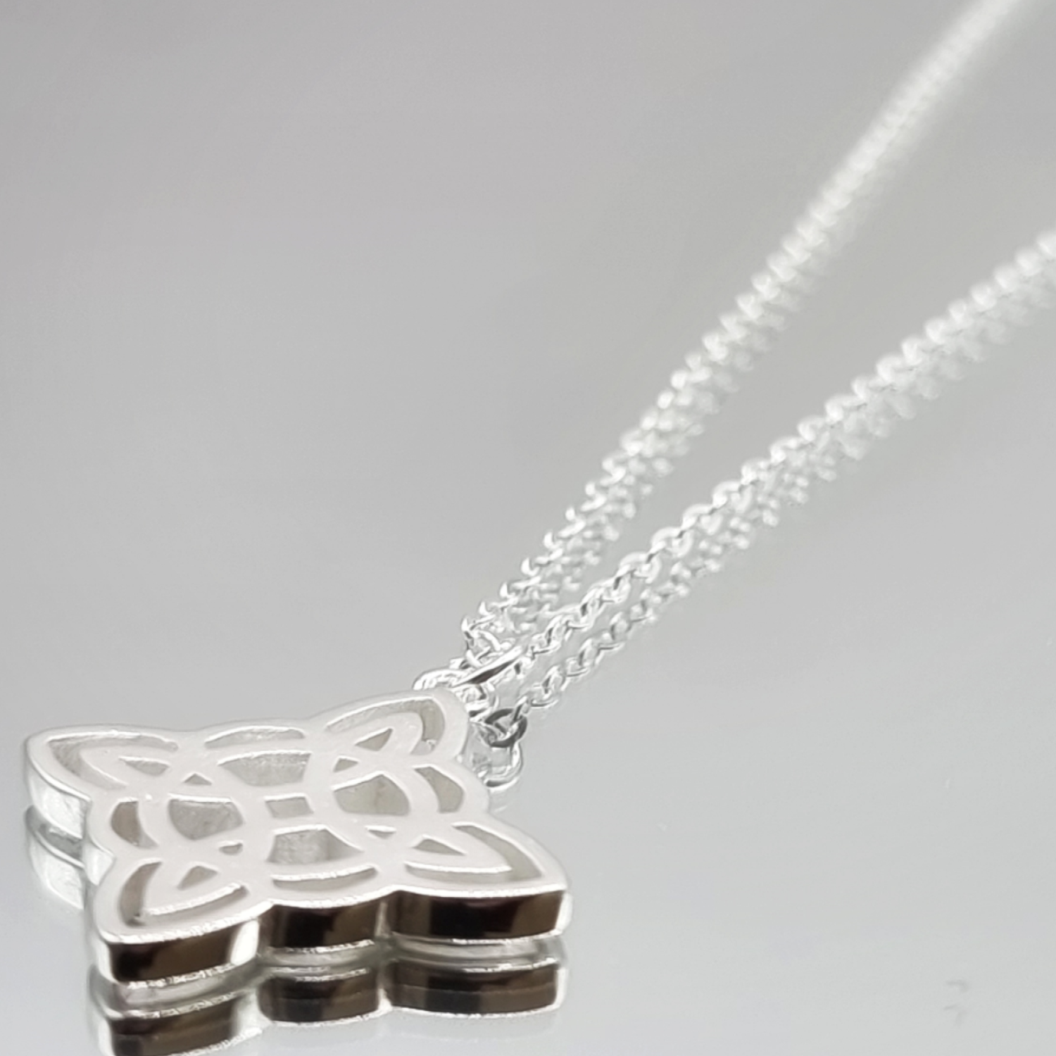 Collar Nudo de Brujas en Plata 925-2