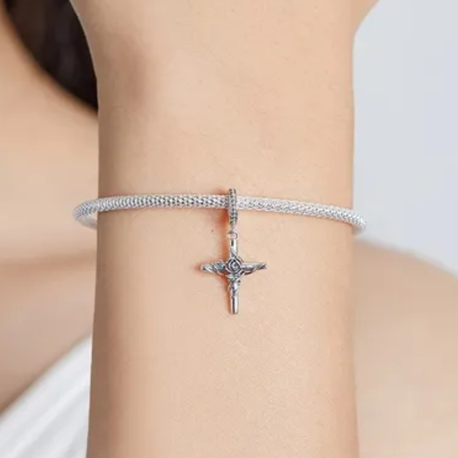 Charm Cruz Con Rosa en Plata 925-3