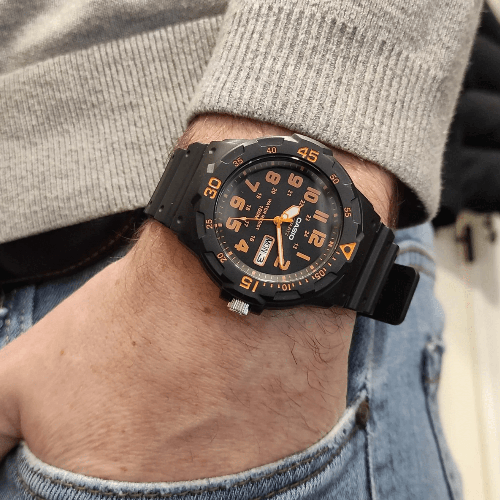RELOJ CASIO MRW-200H-4BVDF NEGRO NARANJO HOMBRE-1