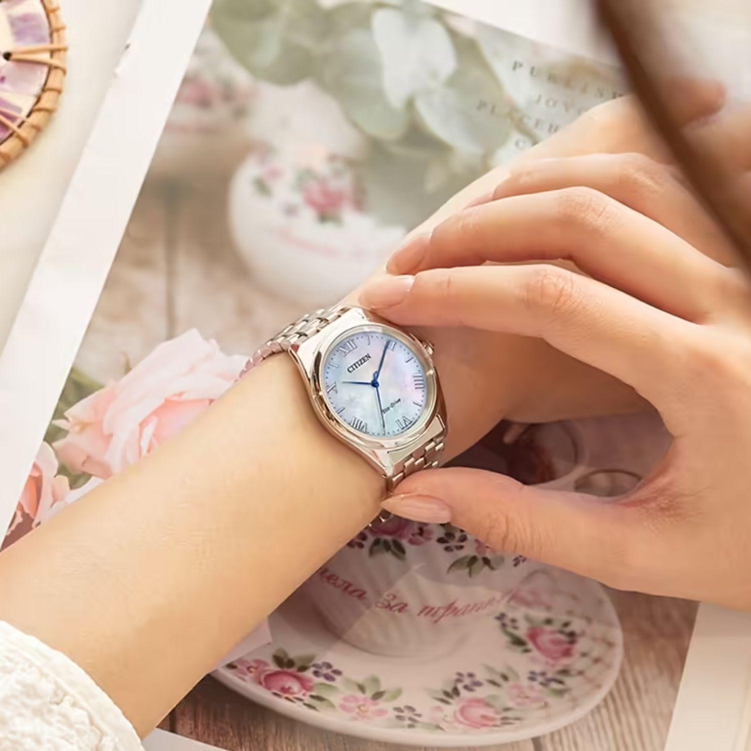 Reloj Citizen Eco-Drive EM1140-80D Plateado Nácar Acero Mujer-2