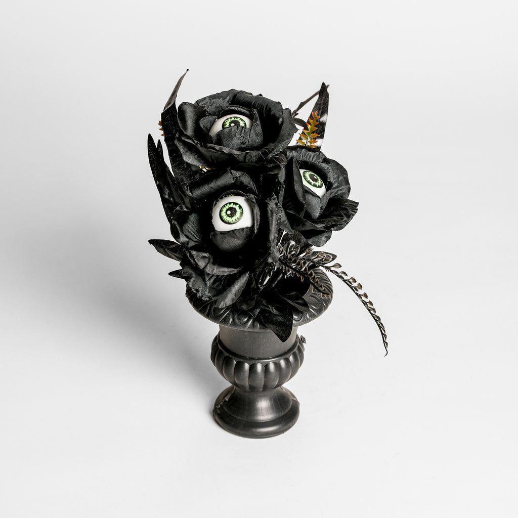 Florero de Rosas Negras con Ojos-1