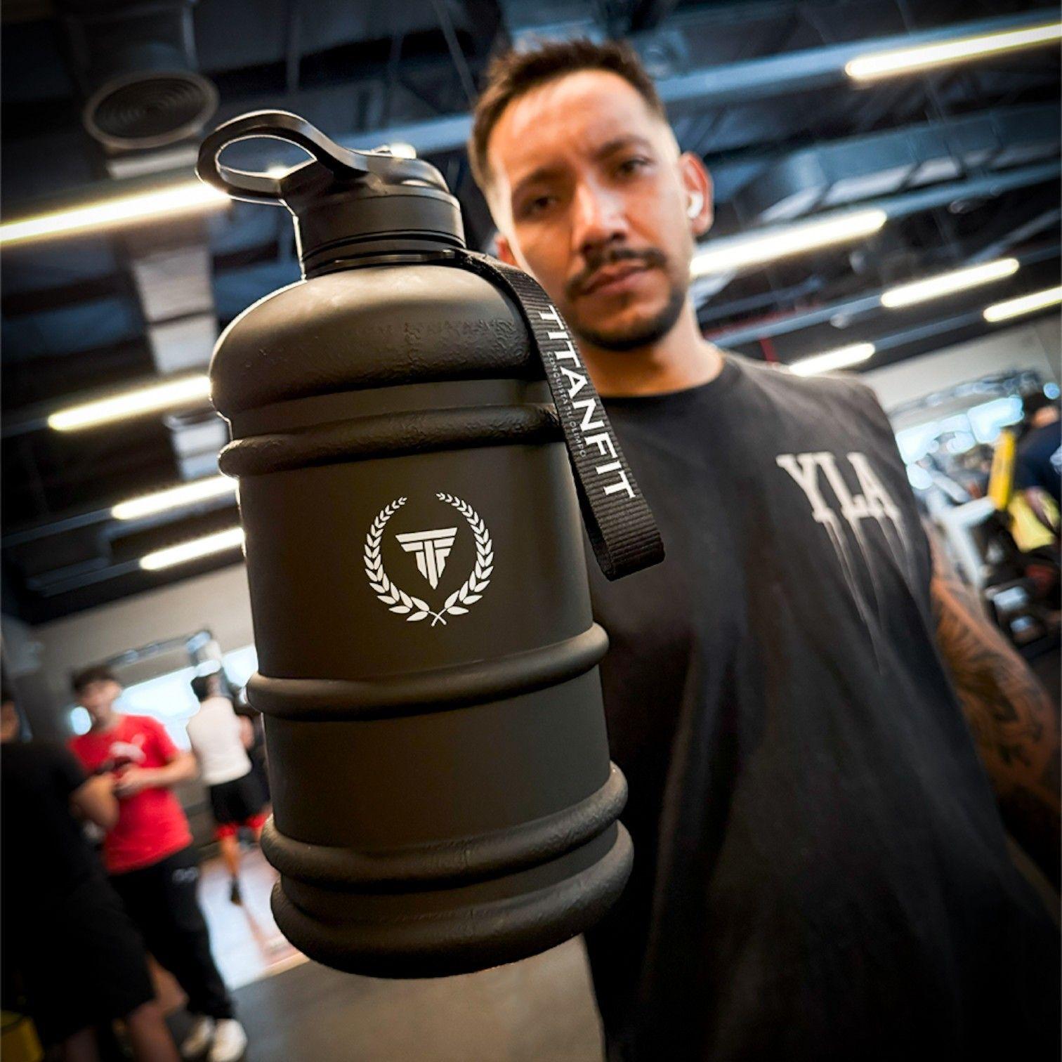 Botella De Agua 2.2 Litros Hydria Titanfit Negro-1