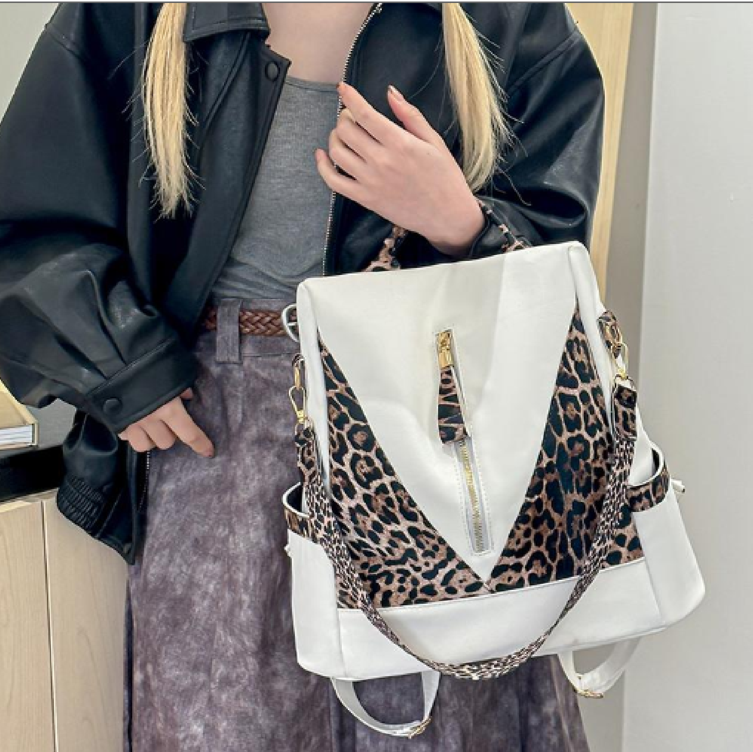 Bolso Mochila Moda Animal Print Antirobo Blanco-2