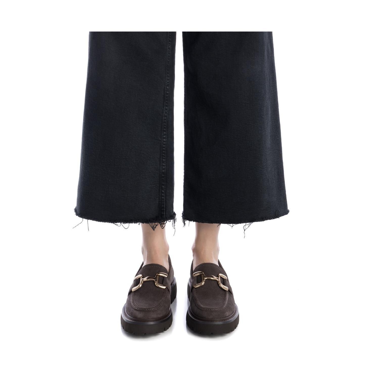 Mocasines Mujer Cuero Con Hebilla Dorada Gris Beca Carmela-2