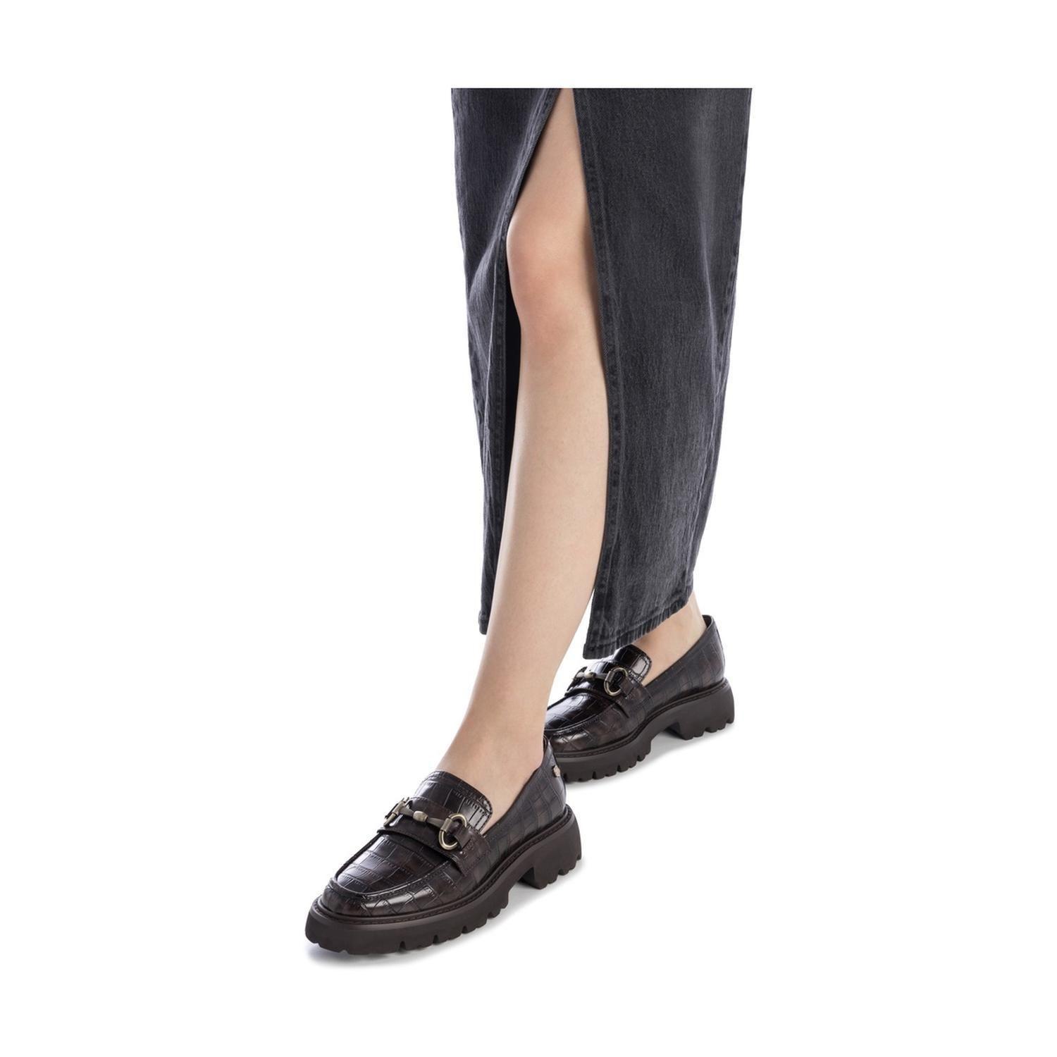 Mocasines Mujer Ecocuero Grabado Croco Café Carmela-2