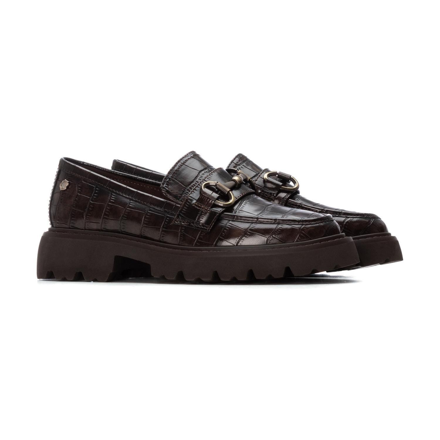 Mocasines Mujer Ecocuero Grabado Croco Café Carmela-4