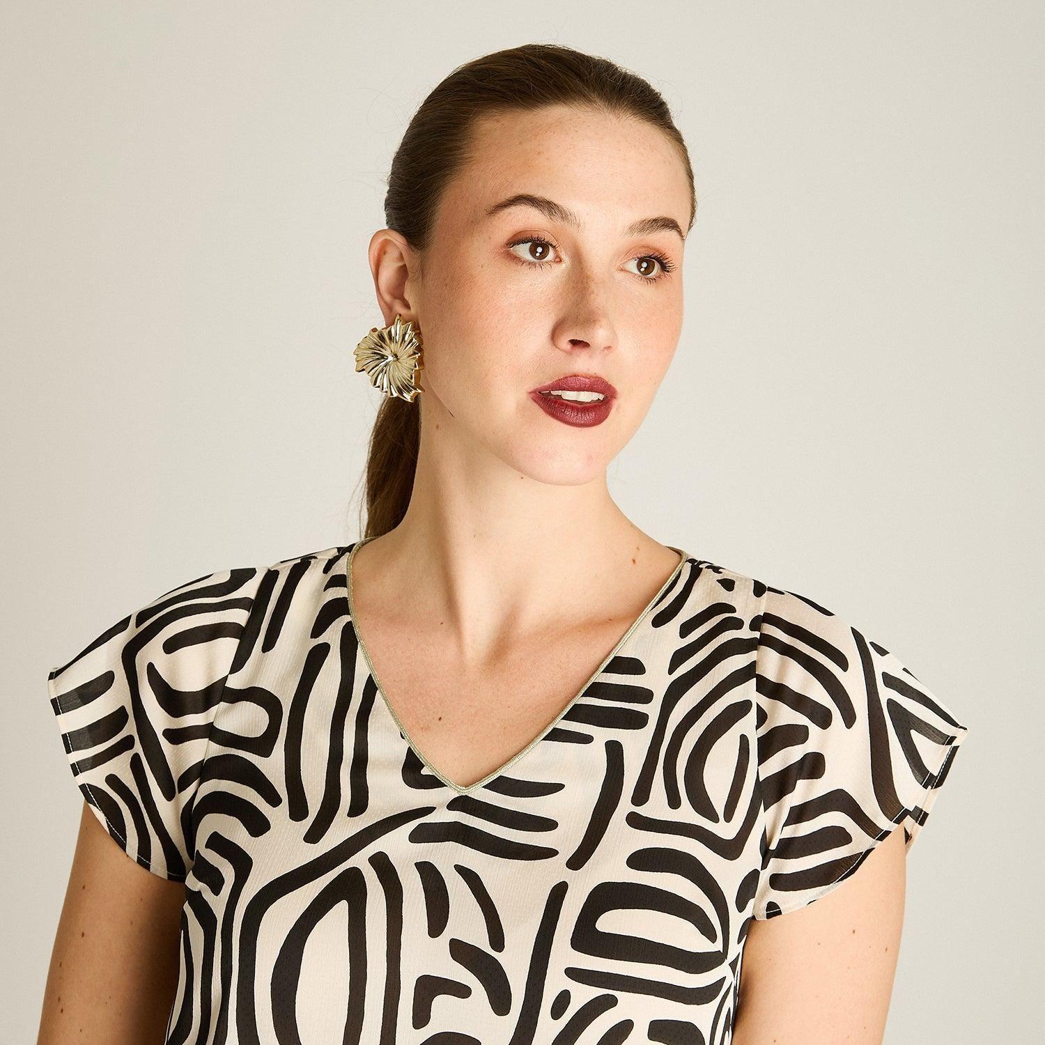 Blusa Arena Estampada con Escote en V y Manga Corta-2