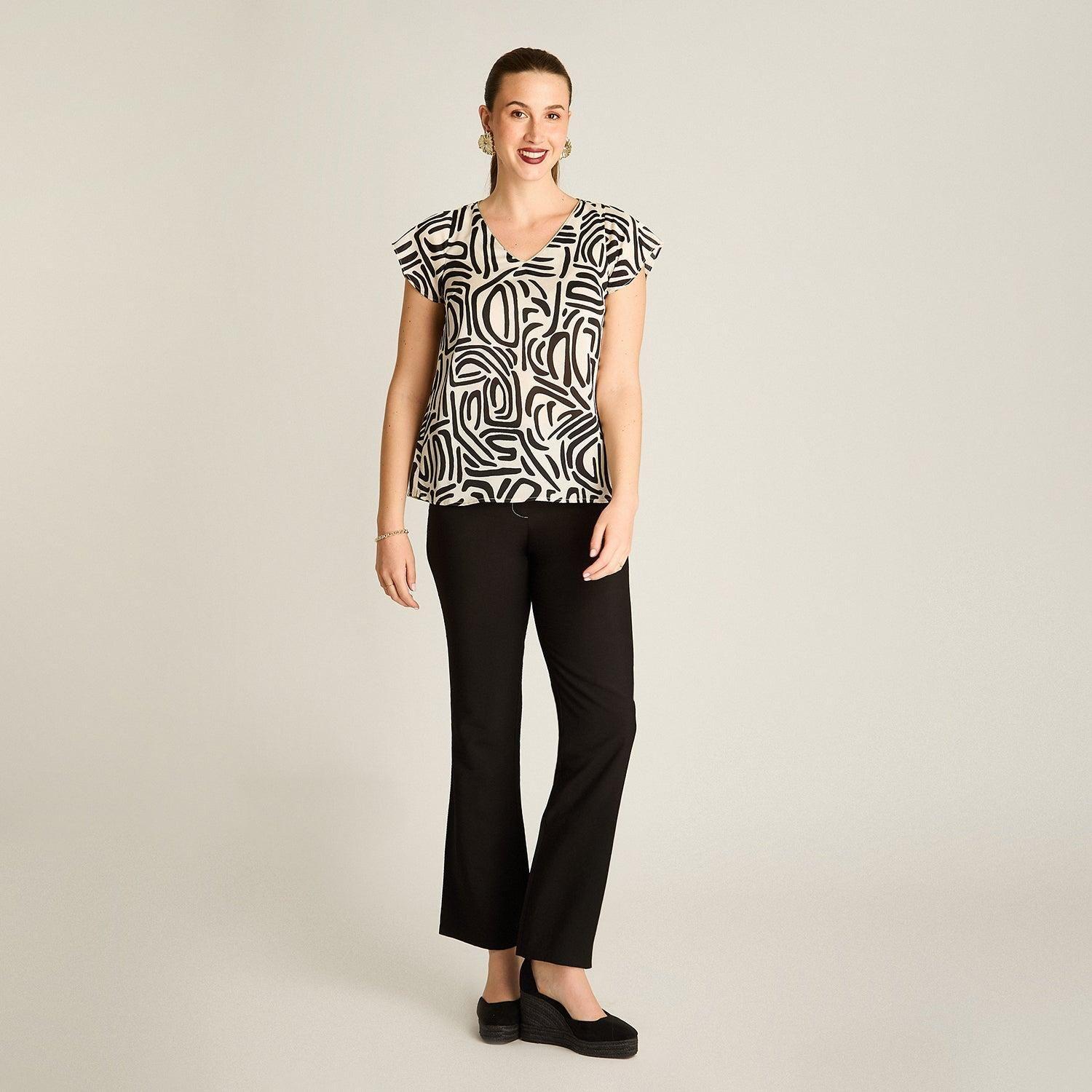 Blusa Arena Estampada con Escote en V y Manga Corta-3