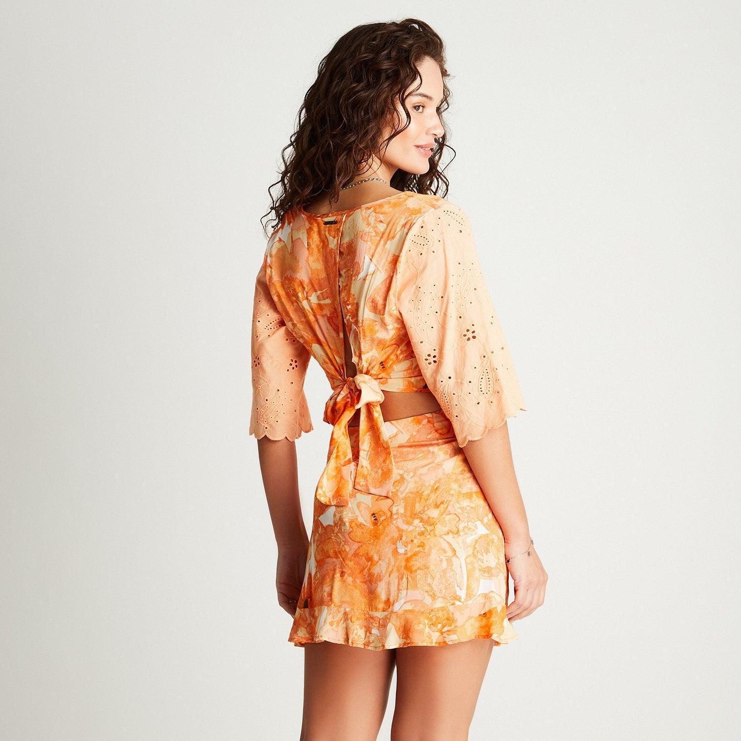 Blusa Naranjo Manga 3/4 Estampado Cuello V-1